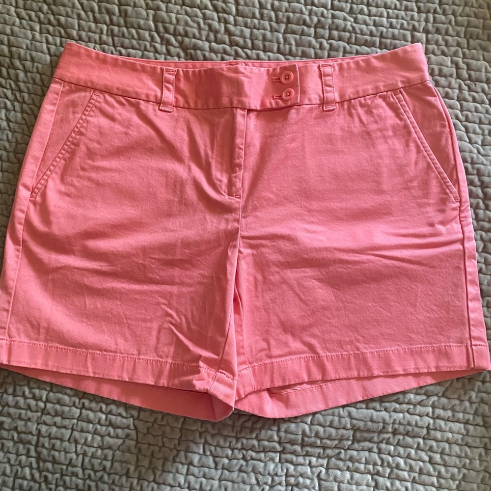 Beautiful coral/pink color shorts by Vinyard Vine size 8